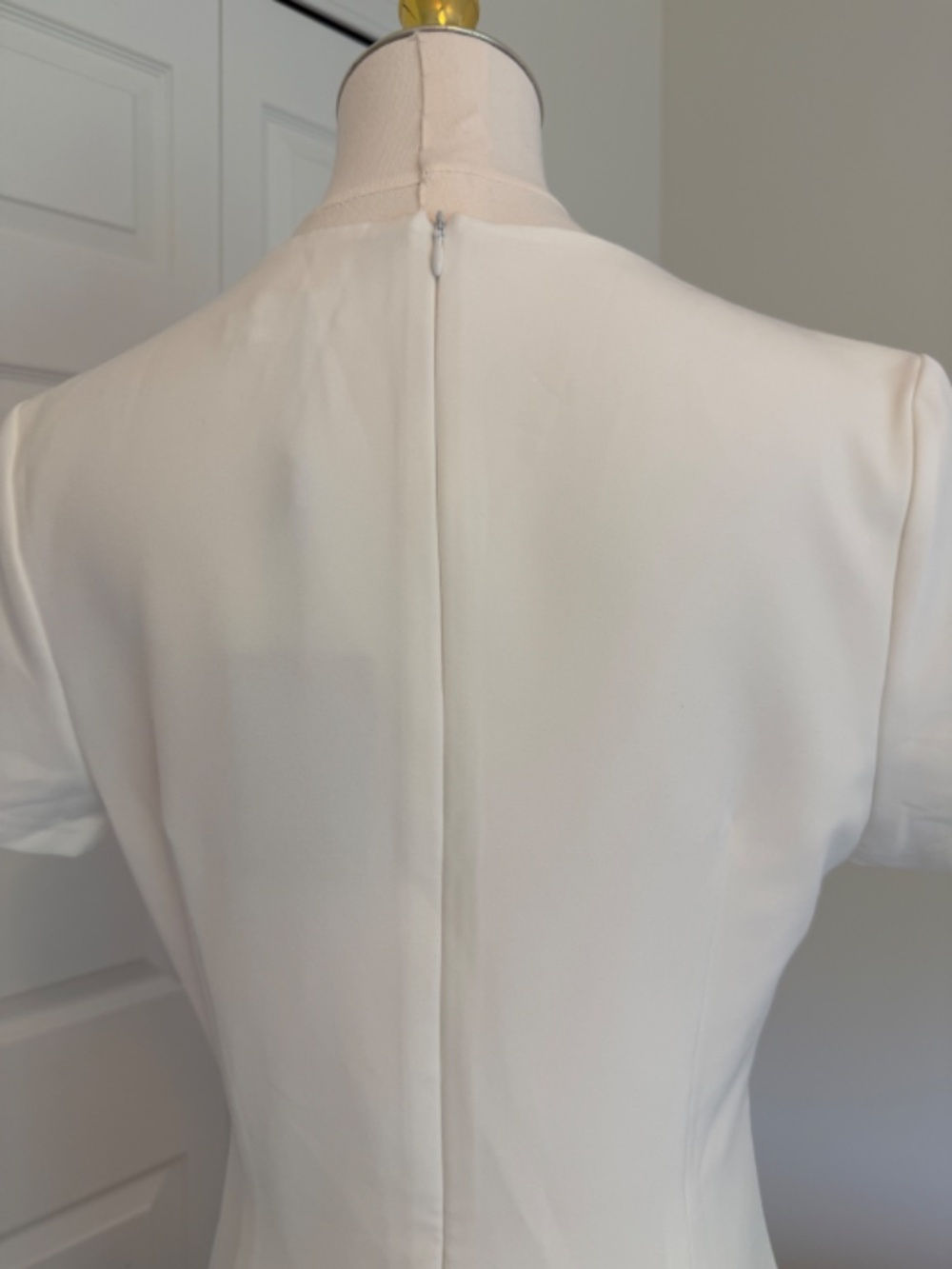 Mooyius Ivory Dress Fully Lined NWT Size Medium - Picture 7 of 11